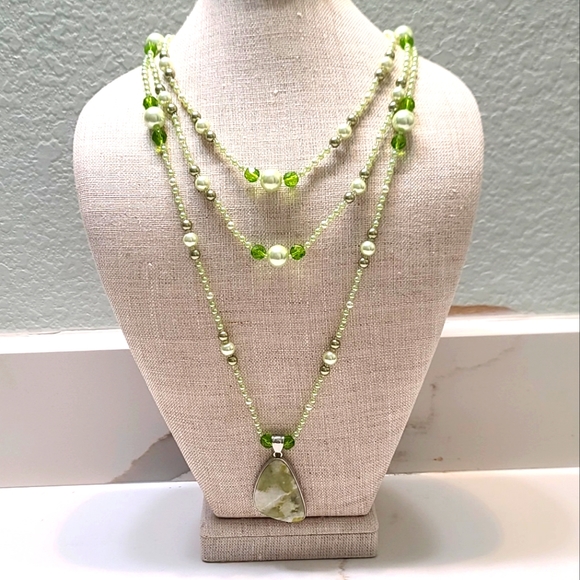 Layered green agate & pearl bead necklace - Picture 4 of 5